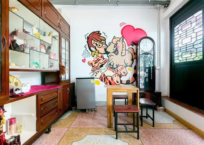 Hostal Taladnoi Paint House Bangkok